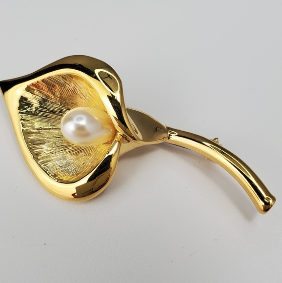 Napier Gold Metal Calla Lily Brooch Pin - Picture 1 of 14